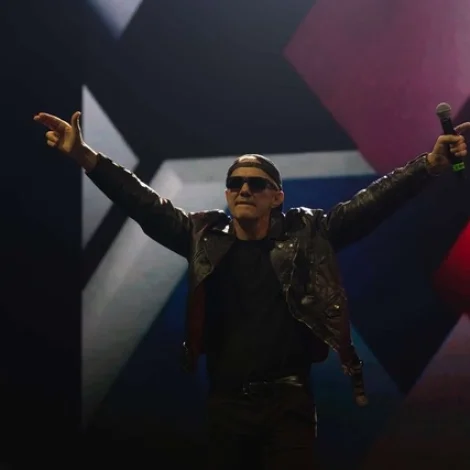 Sjúrður Skaale borðstjóri á Føroya størsta jólaborðhaldi