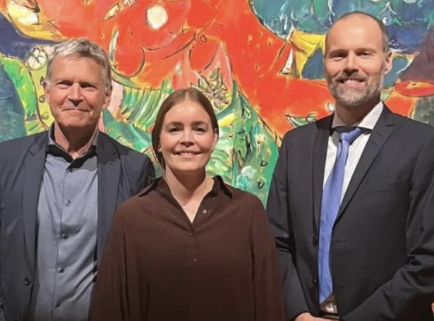 Frá vinstru: Peter Garred, Ása Didriksen Apol og Dag Henrik Reikvam. Síðsti opponenturin, Thomas A. Rasmussen, var við til verjuna virtuelt frá Laos, og vantar tí á myndini