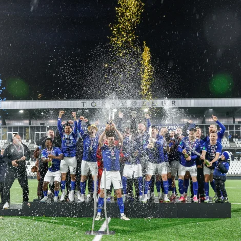 Fyri aðrur ferð innan eina viku kundu Jákup Biskopstø Andreasen og hinir hjá KÍ lyfta eitt steyp. Tað eydnaðist ikki móti Víkingi í 2022, men sum í øllum øðrum dystum móti føroyskum liðum í ár, var KÍ ikki til at koppað (Mynd: Jens Kr. Vang)