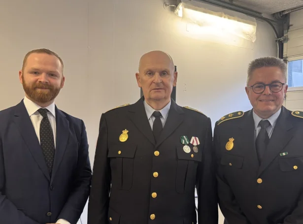 Bjarni K. Petersen, landsstýrismaður, Hans Ludvig Djurhuus og Steen Nørskov, chefpolitiinspektørur (Mynd: lmr.fo)