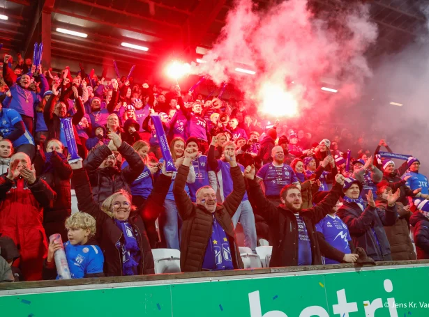 KÍ-fjepparar fingu meira gull at fegnast um - FM, Løgmanssteypið og eitt ósigrað lið í Føroyum (Mynd: Jens Kr. Vang)