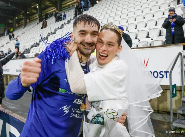 Nógv gull at fegnast um hjá Saru og Shaki - skjótt skal fótbóltsparið giftast (Mynd: Jens Kr. Vang)