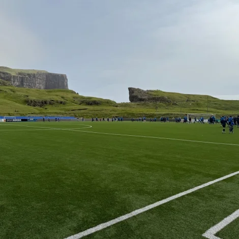 Vágs Býráð samtykt at seta ljósmastrar upp við fótbóltsvøllin