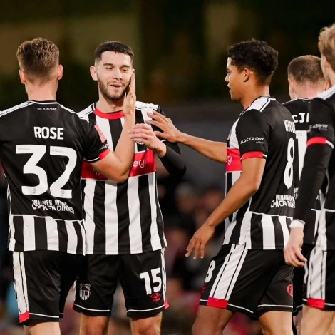 24-ára gamli føroyingurin slapp nú at royna seg í heimsins elstu steypakapping (Mynd: gtfc.co.uk)