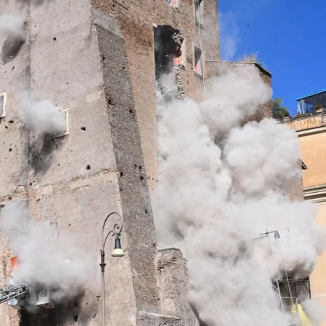 Partur av miðaldartorni rapaði