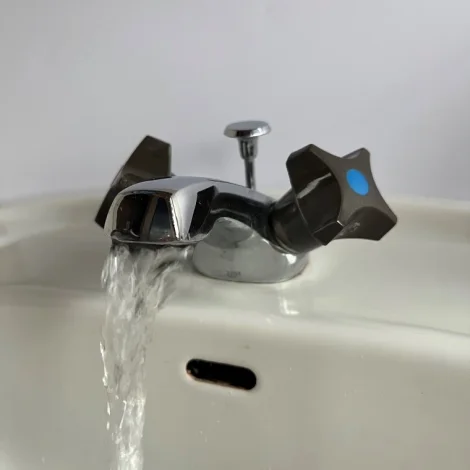 Stongt verður fyri vatninum í Miðvági