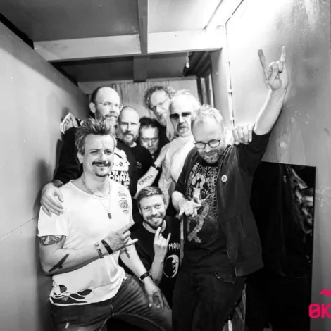 Íslendskur kultbólkur vitjar 200