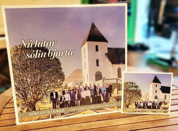 Kór Glyvra kirkju er nú komið við triðju útgávu síni, sum hesaferð bæði fæst sum pláta og fløga