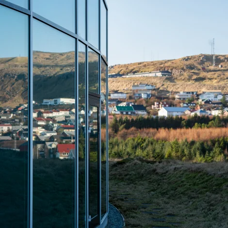 Triði ársfjórðingur royndist væl