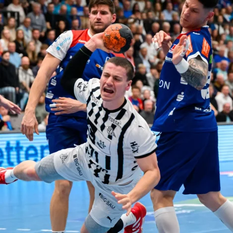 Eftir sløg og tungar dystir í Noreg, var Elias Ellefsen á Skipagøtu flúgvandi, tá hann kom inn í áttandapartsfinalu hjá Kiel í gjár (Mynd: thw-handball.de)