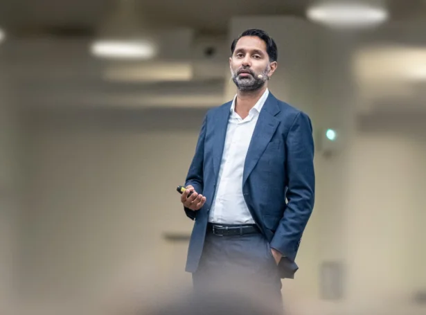 Læknin hevur granskað nógv í skíggjanýtslu í yvir tjúgu ár, og hevur hann skrivað bókina við danska navninum fyri átakinum hjá Betri Trygging