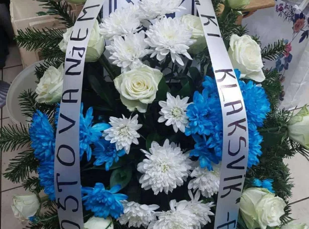 - KÍ vil við hesum sýna djúpa samkenslu við familju hansara, vinfólkum, starvsfeløgum, spælarum og felagnum