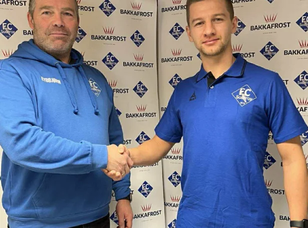 Eyðbjørn Thomsen, formaður, saman við Dánjali Godtfred. 29-ára gamli vágbingurin kom aftur til barndómsfelagið í 2024 og var við at fáa FC Suðuroy upp aftur í fremstu røð. Nú skal profilurin royna at gera tað sama aftur (Mynd: FC Suðuroy)