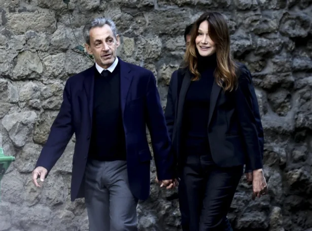 Fyrrverandi franski forsetin, Nicolas Sarkozy og konan Carla Bruni (Mynd: EPA)