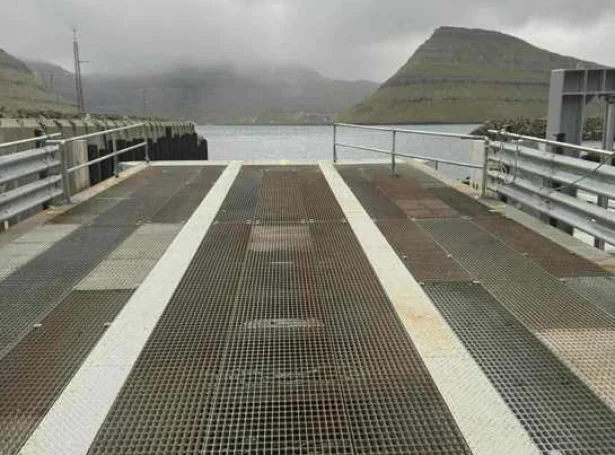 Teistin hevur royndarsiglt á Kalsoyarleiðini í nakrar vikur, og sambært Strandferðsluni skal skipað royndarsigling halda fram næstu tíðina (Mynd: ssl.fo)