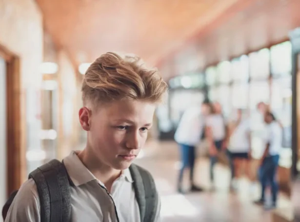 Børnini, sum Rakul S. Frederiksberg gjørdi samrøður við í sambandi við MA-ritgerðina, vórðu spurd, hvussu nógv tey brúka skíggjar. Tey, sum brúka skíggjar nógv, tosa meiri enskt samanborið við tey, sum brúka skíggjar lítið (Mynd: skulabladid.fo)