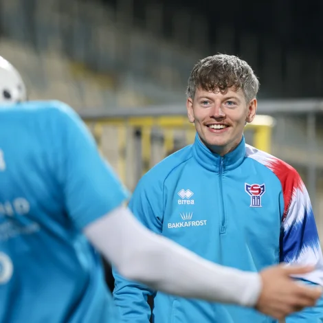 Adrian Justinussen vísti sínar dygdir aftur í gjár. Hann er framvegis toppskjútti í Betina Liga. Vongurin/áleyparin hevur verið nakað darvaður av skaða, síðani hann kom til jútska felagið, ið satsar upp á Superliguna