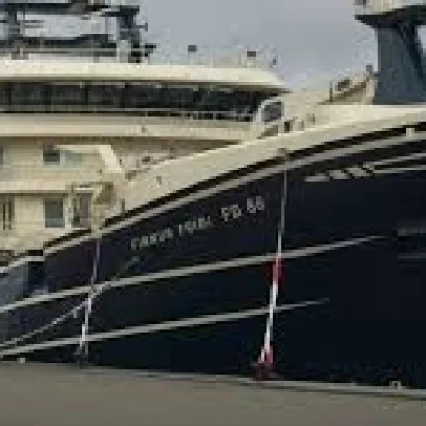 Finnur Fríði landar í Fuglafirði