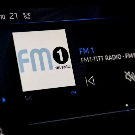 Antennan hjá FM1 á Sornfelli farin í illveðrinum