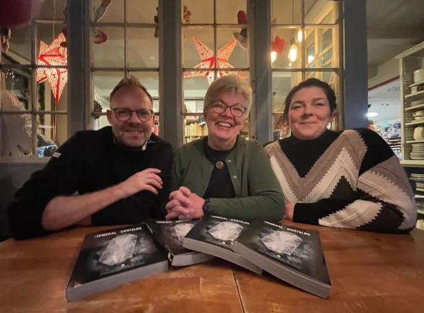 Uni Árting,  Barbara Biskopstø Thorsteinsson og Lis Mortensen hava skrivað nýggju bókini 