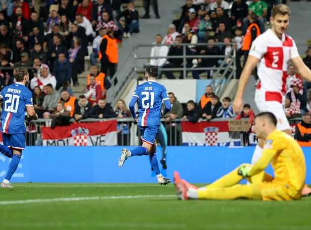 Geza David Turi skoraði sítt fyrsta landsliðsmál - kanska tað verður skrásett sum sjálvmál - og kroatar vórðu skelkaðir (Mynd: Sverri Egholm)