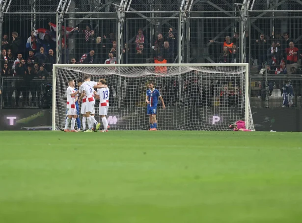 Kroatar vístu sín klassa í serliga nøkrum løtum eftr steðgin (Mynd: Sverri Egholm)