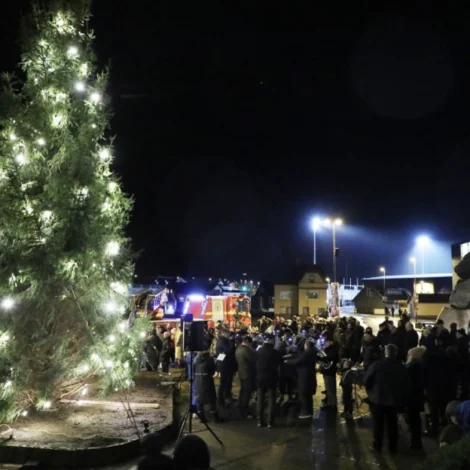 Jólatræið í Vágstúni tendrað 29. november