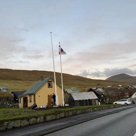 Vága kommuna setur tríggjar sjálvvirknar flaggstengur upp