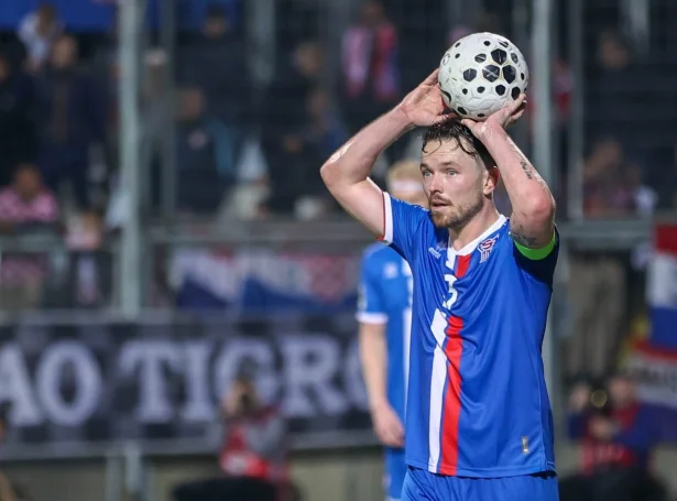 Viljormur Davidsen í sínum A-landsdysti nummar 91 fyri Føroyar - Mynd: Hans Erik Danielsen