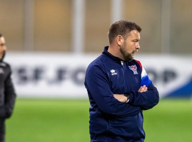 Ólavur Mikkelsen væntar eina trupla uppgávu ímóti Frankaríki í annaðkvøld - Mynd: Jóhanna Thomsen