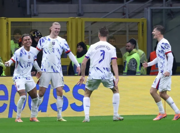 Erling Haaland fegnast yvir enn eina skoring - hesaferð móti Italia. Norska málmaskinan hevur skorað ikki færri enn 16 mál í hesi undankappingini (Mynd: EPA)