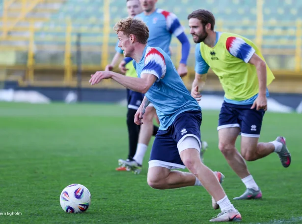 Martin Agnarsson fær møguleikan frá byrjan í venjingardystinum móti Kasakstan (Mynd: Sverri Egholm)