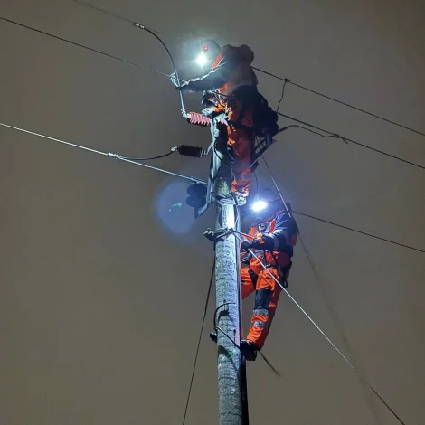 Myndir: Linjuarbeiði við Strendur í nátt
