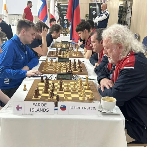 Føroysku telvararnir vunnu á øllum borðum í gjár móti Liktinstein. Vinstrumegin síggjast Elias Petersen, Luitjen Akselsson Apol, Høgni Egilstoft Nielsen og Helgi Dam Ziska