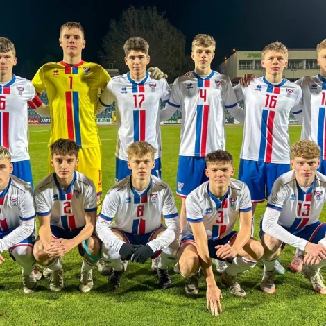 Serliga í síðsta dystinum spæla vit rættuliga væl og koma til nógvar kjansir. So har kundi sæð betri út, men vit taptu heldur óuppiborið (Mynd: FSF)