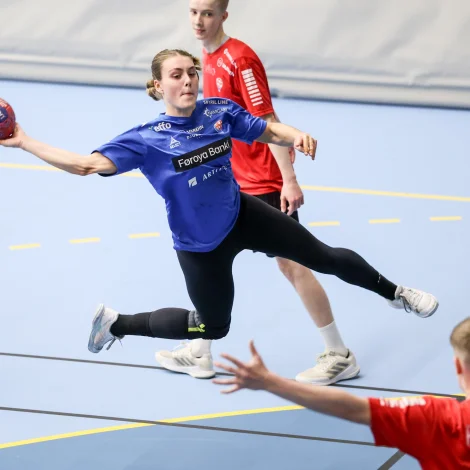 Myndir: HM-hópurin fyrireikaði seg við at spæla móti dreingjaliði Thumbnail