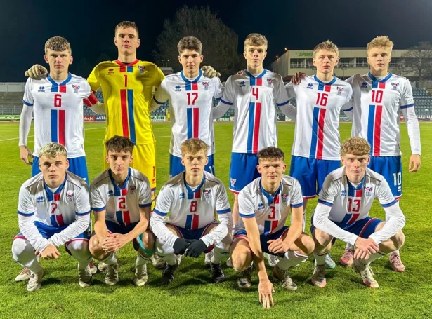 Serliga í síðsta dystinum spæla vit rættuliga væl og koma til nógvar kjansir. So har kundi sæð betri út, men vit taptu heldur óuppiborið (Mynd: FSF)