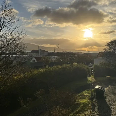 Nýggj grein um tíðarfatan í smaúm oyggjasamfeløgum