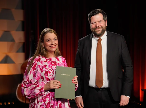 Kinna Poulsen og Eirikur í Jákupsstovum, landsstýrismaður (Mynd: Bjarni Árting Rubeksen / KvF)