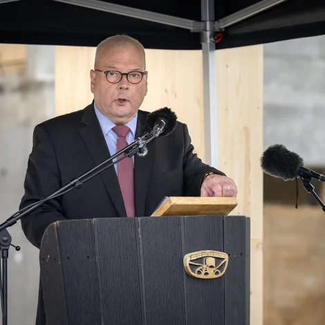 Skriv til Føroya løgmann og landsstýrismanninum í lógar- og kommunumálum