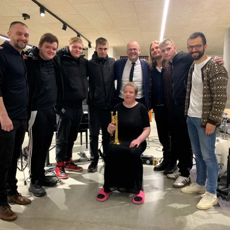 Fyrsta serbreytin á miðnámi 10 ár