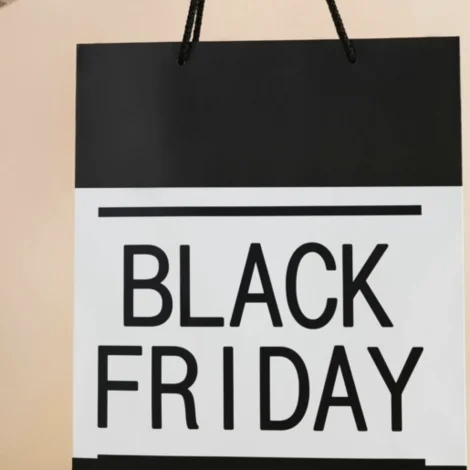 Ávara um svikarar í sambandi við Black Friday