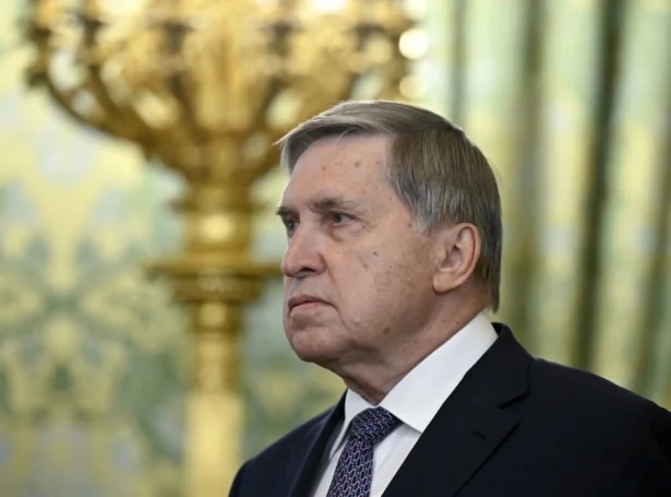 Jurij Usjakov, uttanríkispolitiskur ráðgevi hjá Vladimir Putin (Mynd: EPA)