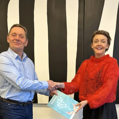 Fyrsti heilsupolitikkurin fyri Føroyar handaður