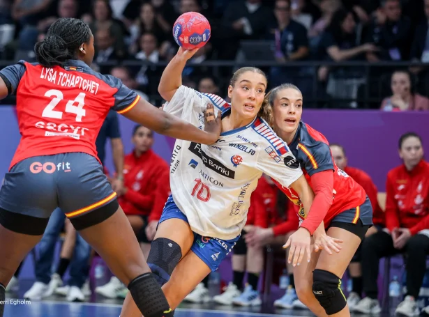 Súna K. Hansen - her í HM-dysti móti Spania í vetur (Mynd: Sverri Egholm)