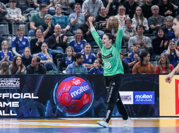 Rakul Wardum fegnast í frálíka avrikinum móti Spania - hon skal aftur standa ein stóran dystin í kvøld, um Føroyar skulu kappast um stig móti stórari hondbóltstjóð (Mynd: Sverri Egholm)