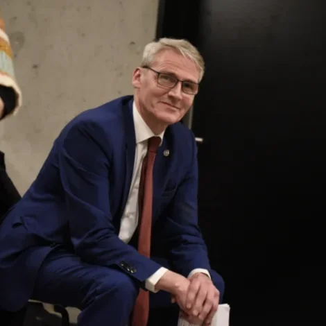 Prát við Høgna Hoydal um burðardygga ferðavinnu