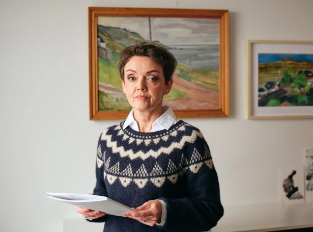 Tað er av stórum týdningi, at vit í Føroyum sjálvi hava ábyrgdina av lógarøkjunum tvingsil í psykiatri og rúsandi evnum. Tá lógarøki verða umsitin her í Føroyum, ger tað skipanirnar smidligari og avgerðirnar skjótari. Tað styrkir tænasturnar og gevur okkum betri møguleikar at laga reglurnar til føroysk viðurskifti, sigur Súsanna Bertholdsen, landsstýriskvinna