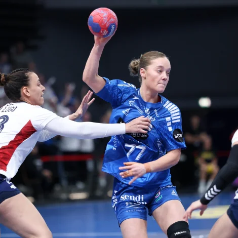 Jana Mittún í HM-endaspælinum í Týsklandi, har hon og liðið stóðu seg væl. Í kvøld skal landsliðsprofilurin spæla sín fyrsta bólkaspælsdyst í European League (Savnsmynd: Sverri Egholm)