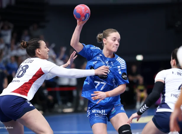 Jana Mittún í HM-endaspælinum í Týsklandi, har hon og liðið stóðu seg væl. Í kvøld skal landsliðsprofilurin spæla sín fyrsta bólkaspælsdyst í European League (Savnsmynd: Sverri Egholm)